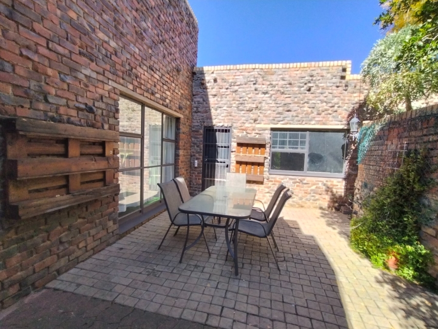 5 Bedroom Property for Sale in Fichardt Park Free State
